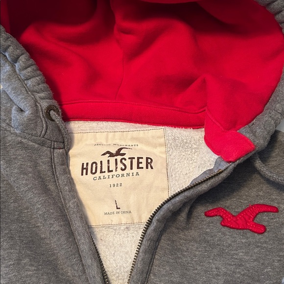 Hollister Charcoal Fleece Lined Jacket with Crimson Emblem size L - Picture 2 of 5